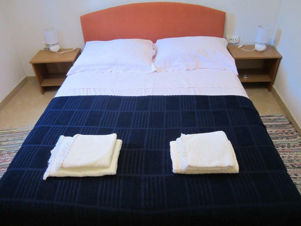 Apartmani Lina Veliki Drvenik Exterior foto