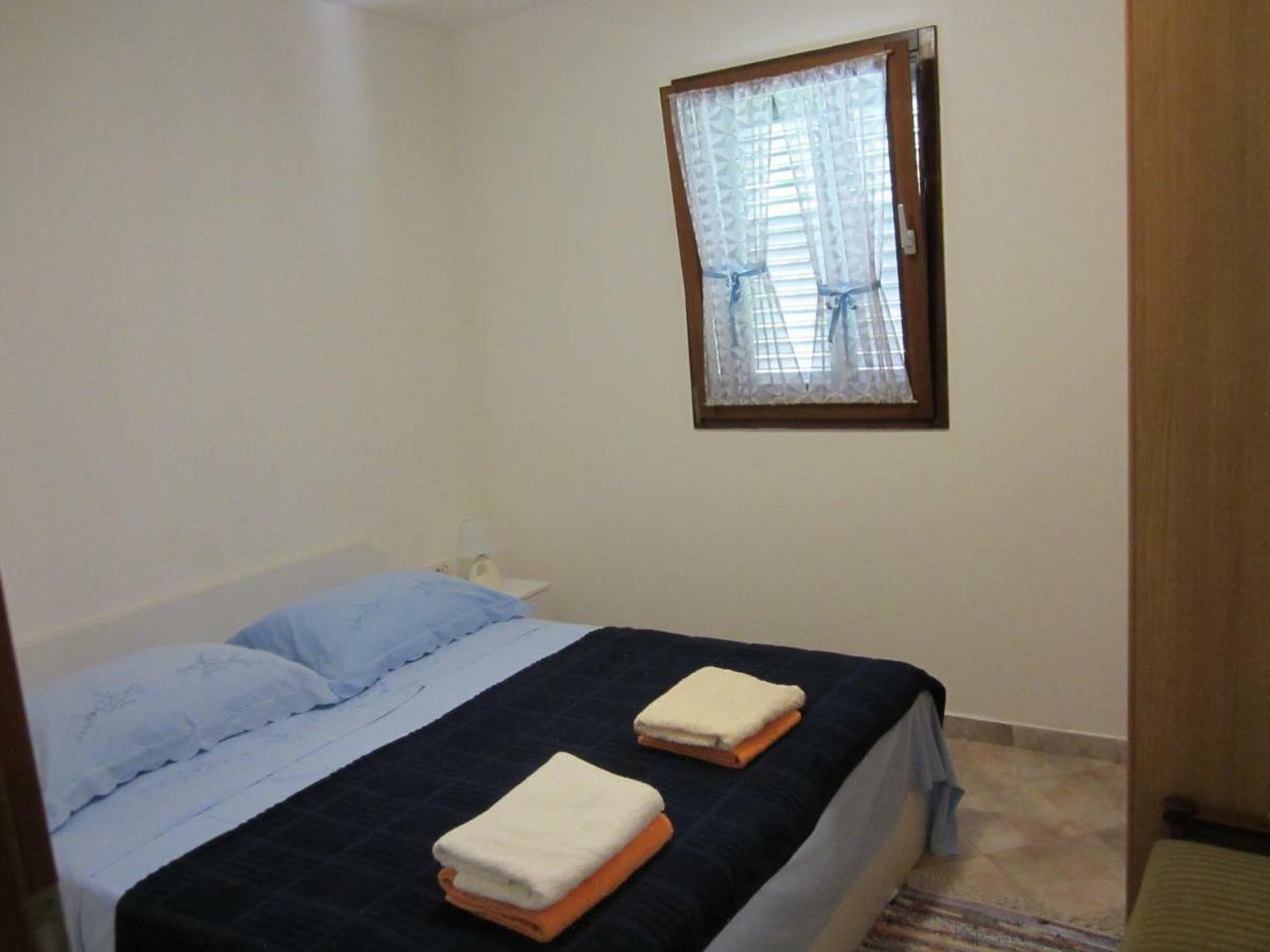 Apartmani Lina Veliki Drvenik Exterior foto
