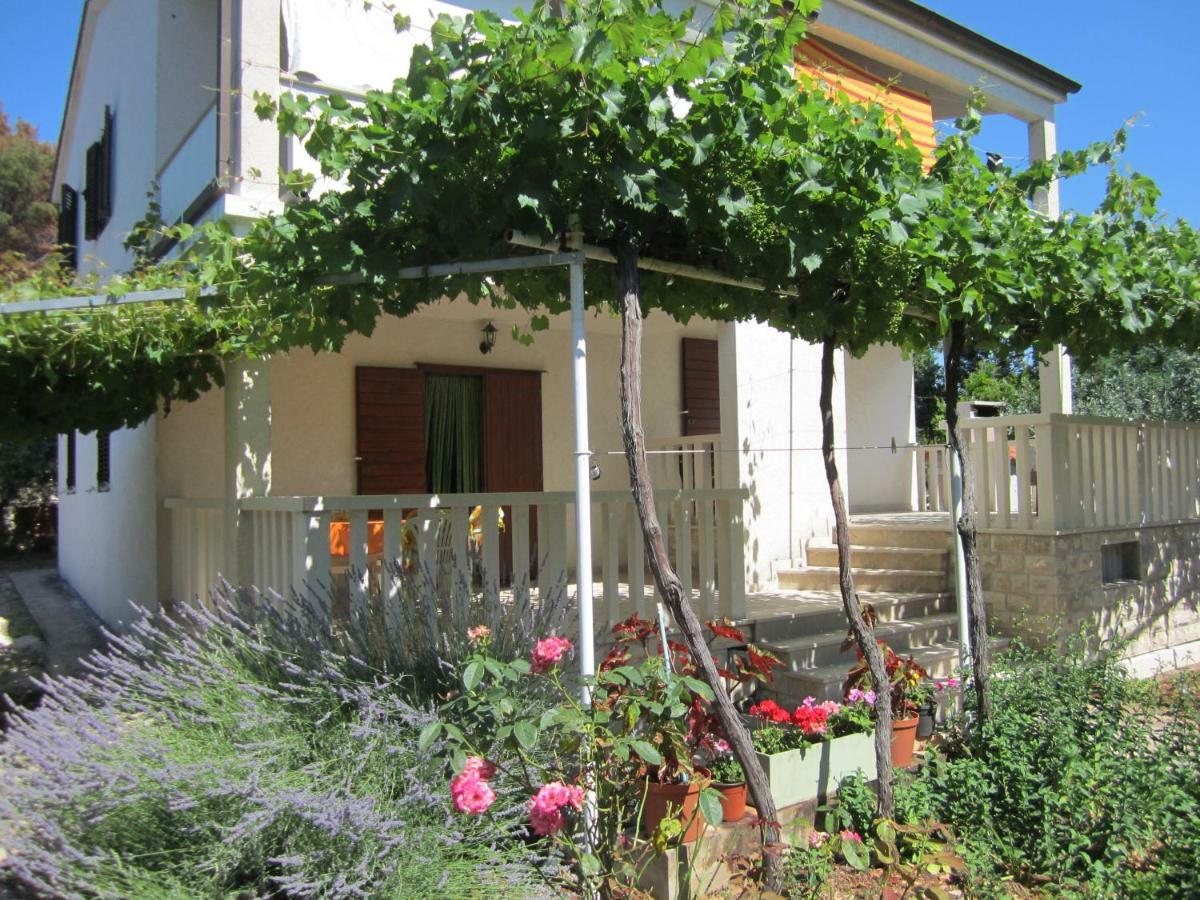 Apartmani Lina Veliki Drvenik Exterior foto