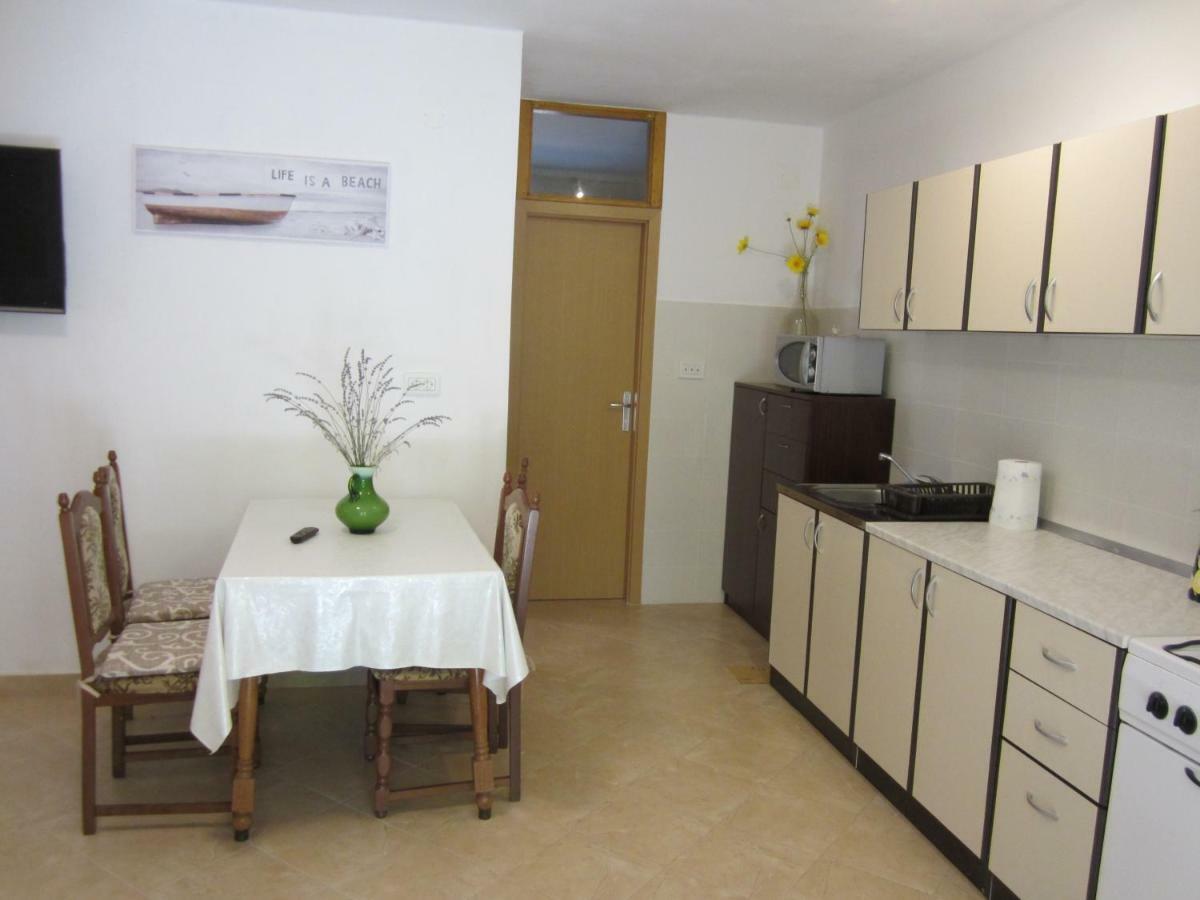 Apartmani Lina Veliki Drvenik Exterior foto