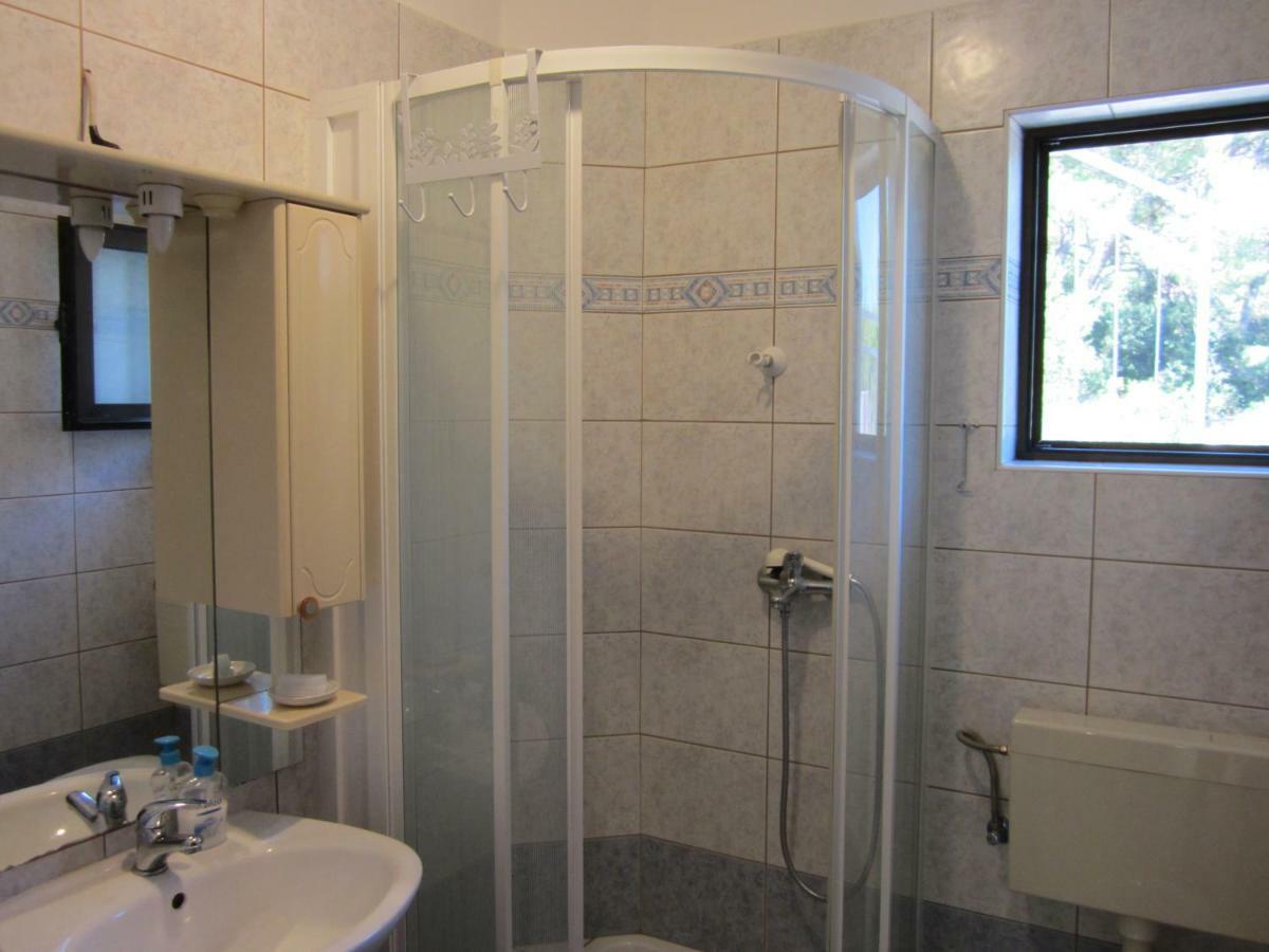 Apartmani Lina Veliki Drvenik Exterior foto