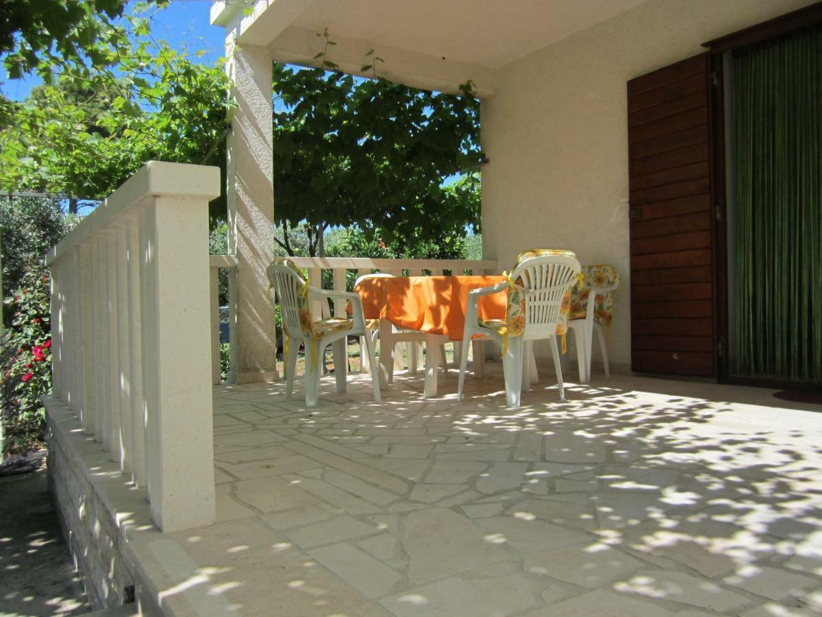 Apartmani Lina Veliki Drvenik Exterior foto