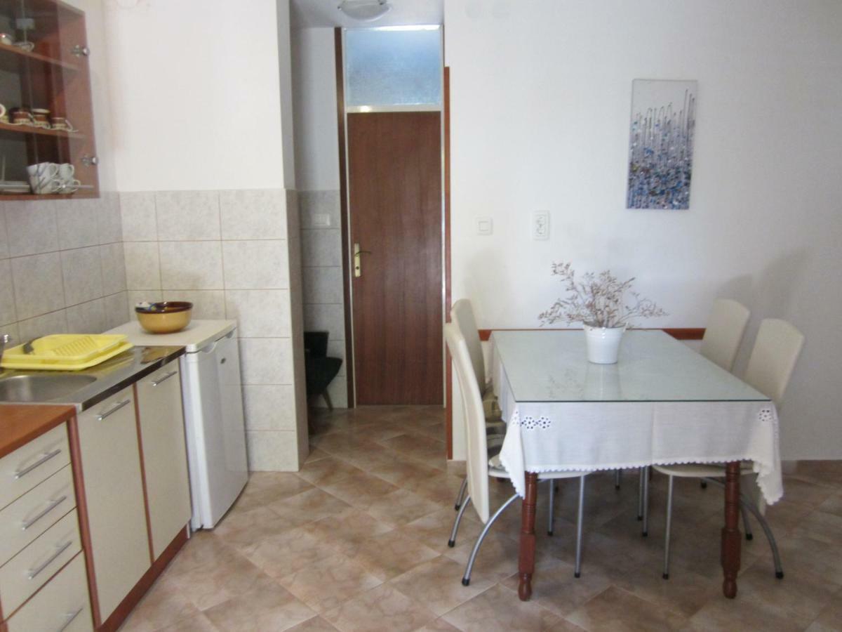 Apartmani Lina Veliki Drvenik Exterior foto